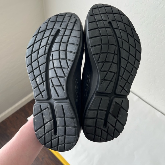 OOfos OOmg Eezee Low Top Comfort Recovery Shoe Black - Picture 7 of 7